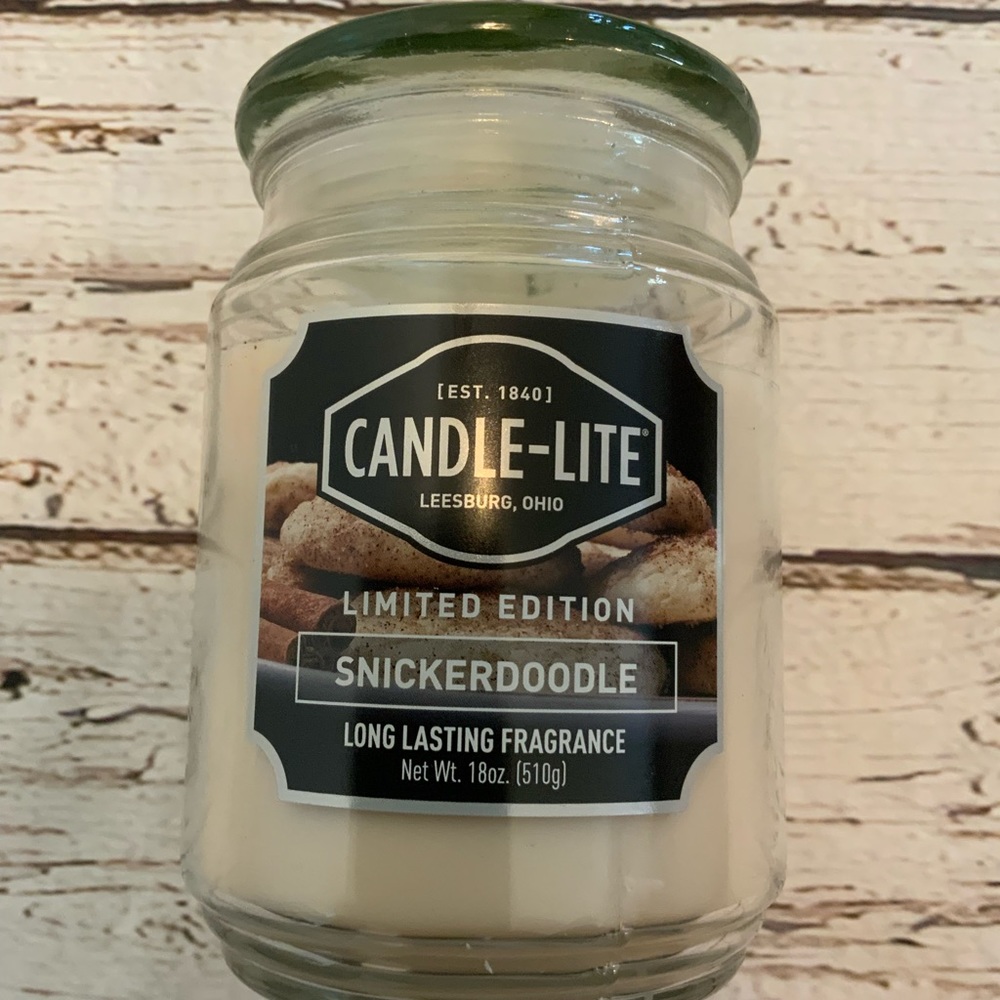 Candle-Lite Limited Edition SNICKERDOODLE, LG 18 Oz JAR.‎